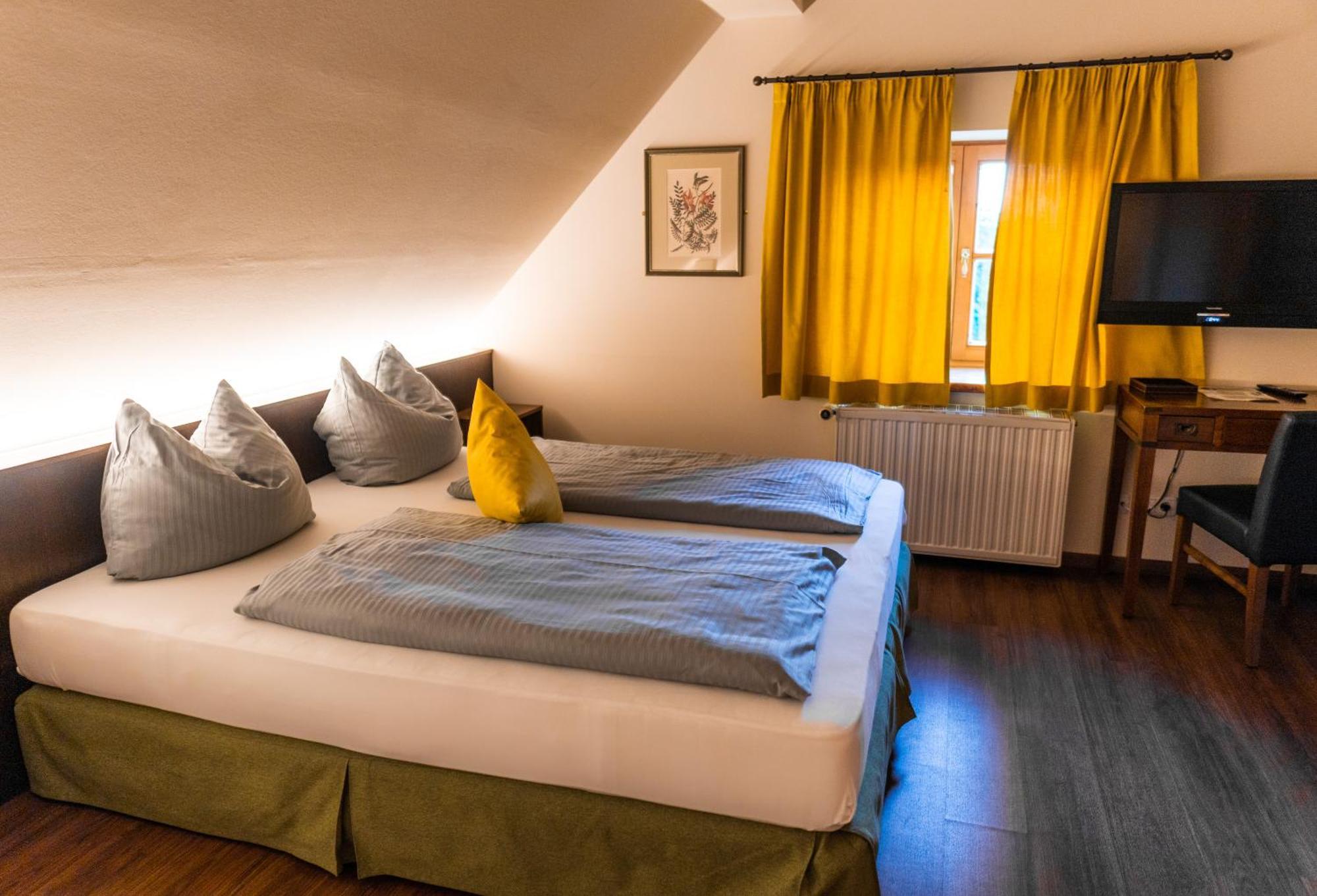 Hotel Restaurant Taverna Eching  エクステリア 写真