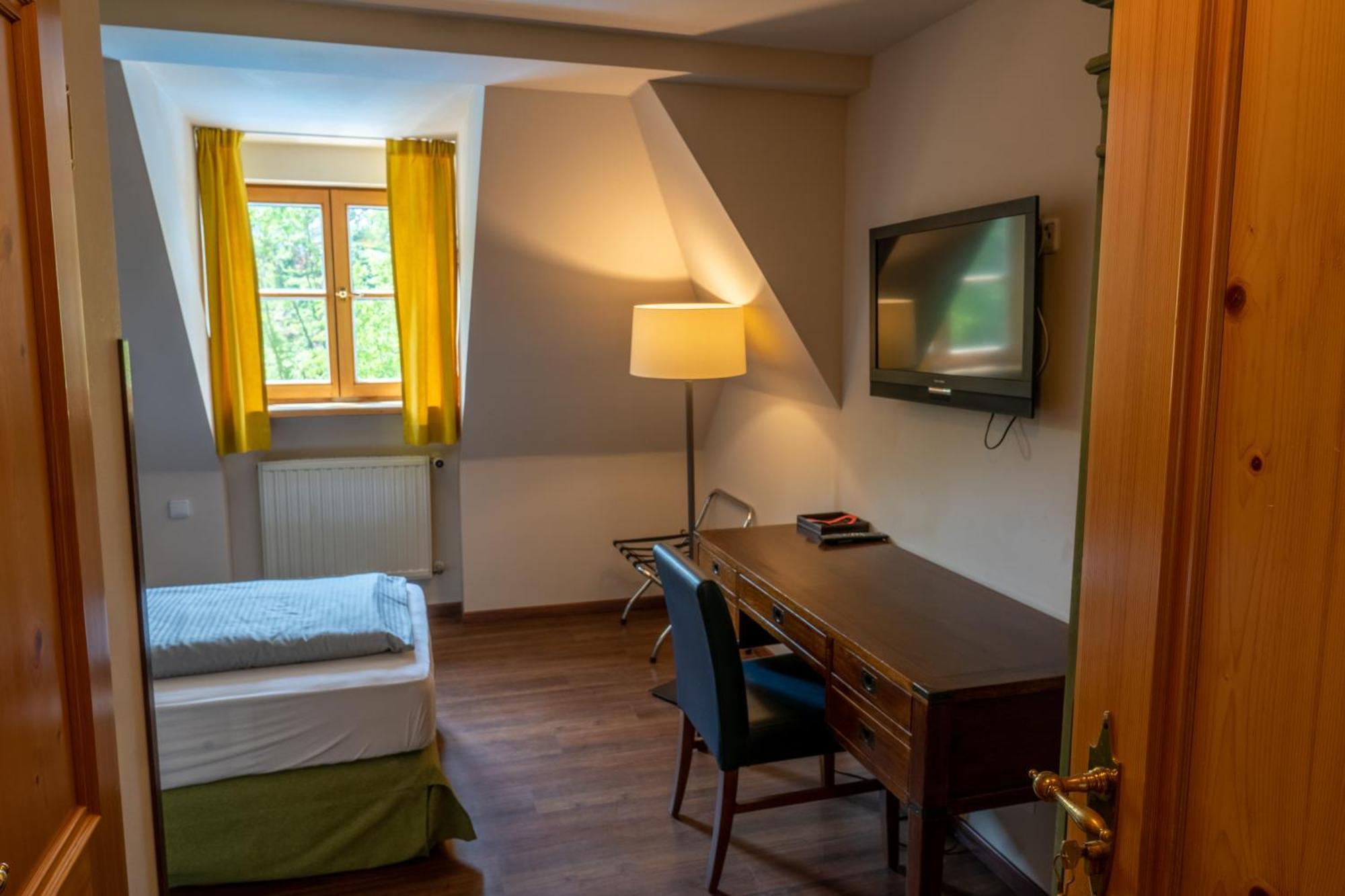 Hotel Restaurant Taverna Eching  エクステリア 写真