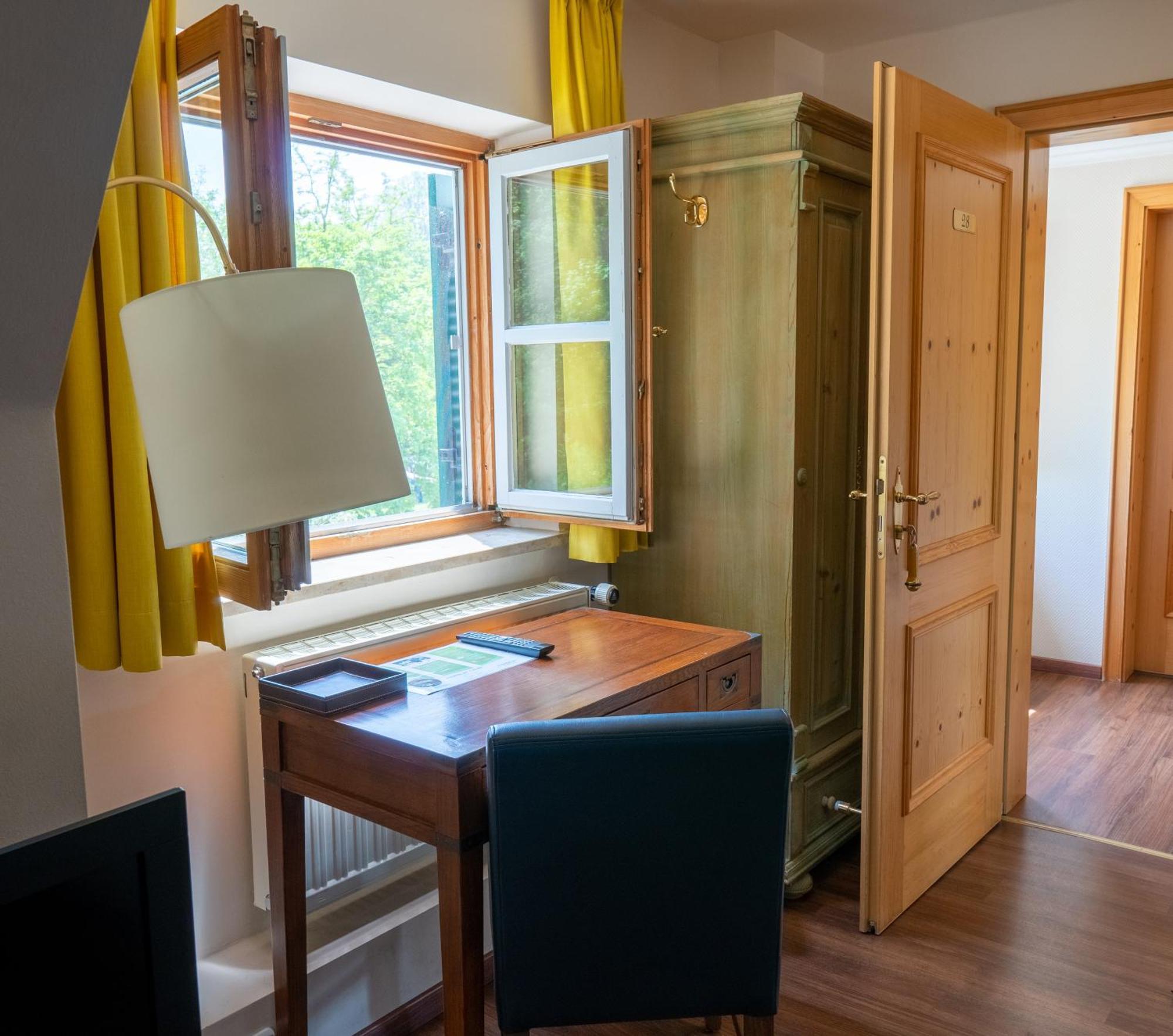 Hotel Restaurant Taverna Eching  エクステリア 写真